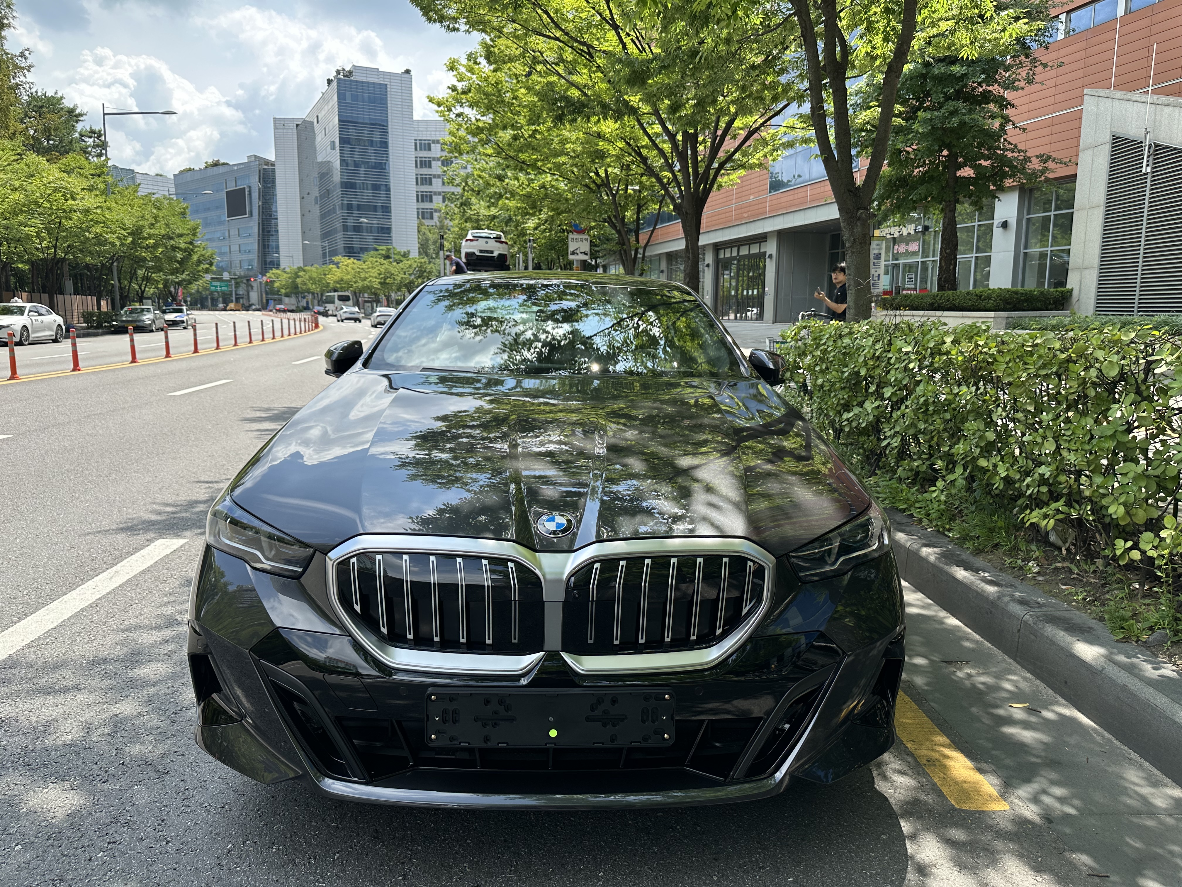 BMW 520i 리스, 기대 이상으로 만족하고 있습니다.