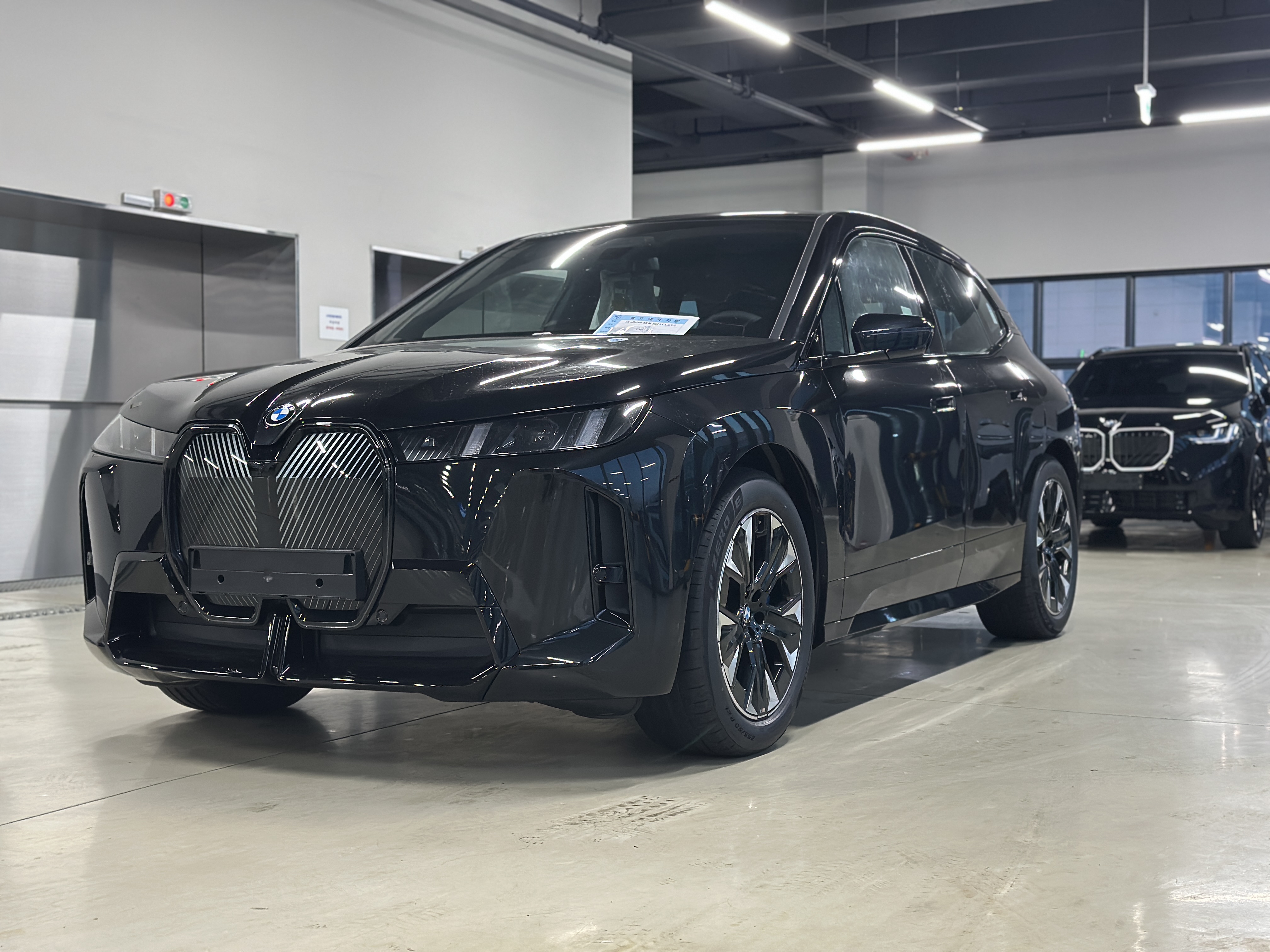 BMW iX 장기렌트 생각보다 훨씬 만족스럽습니다.