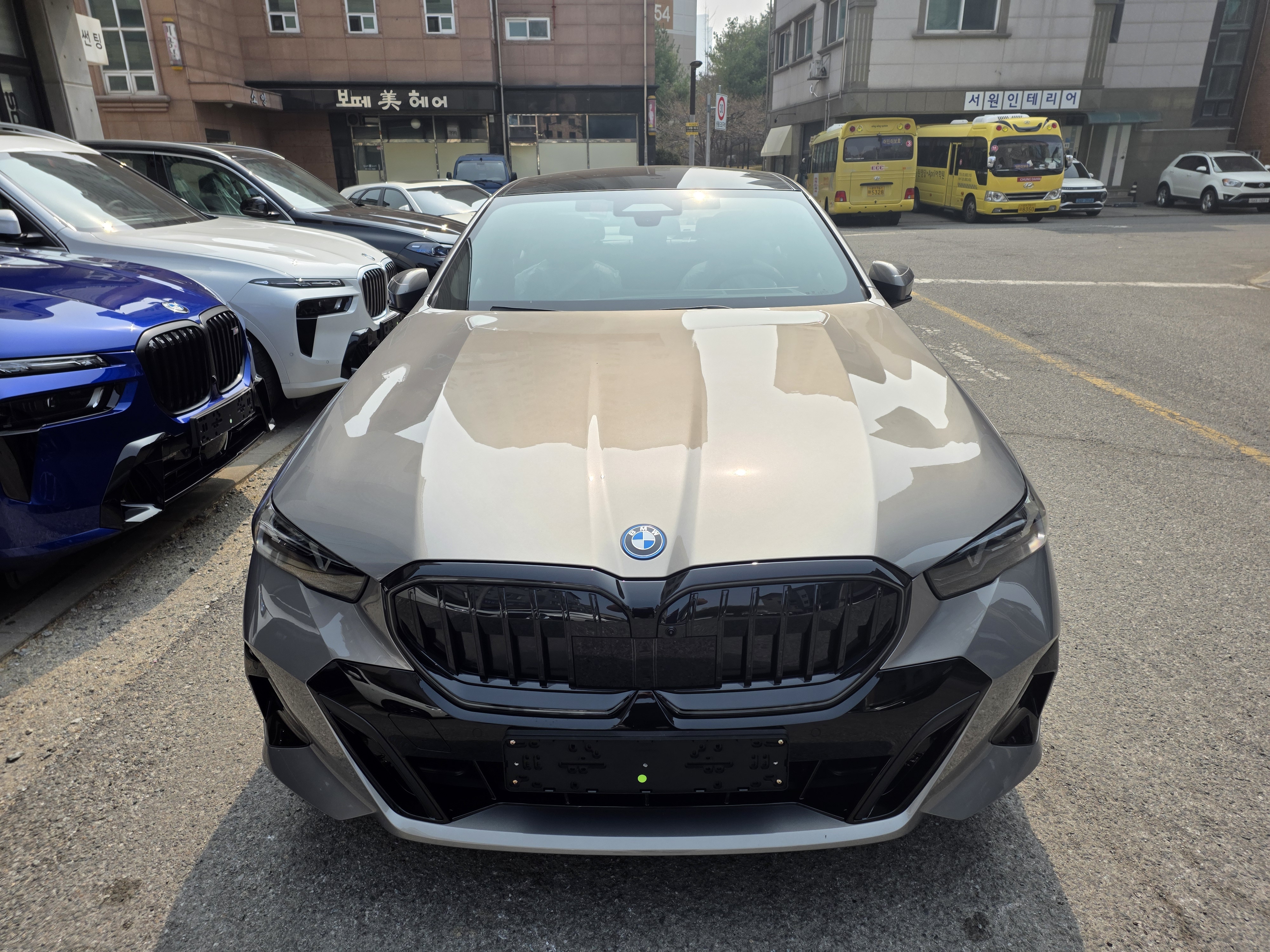 BMW 550e 장기렌트 고성능과 연비를 모두 만족시켜줬습니다.