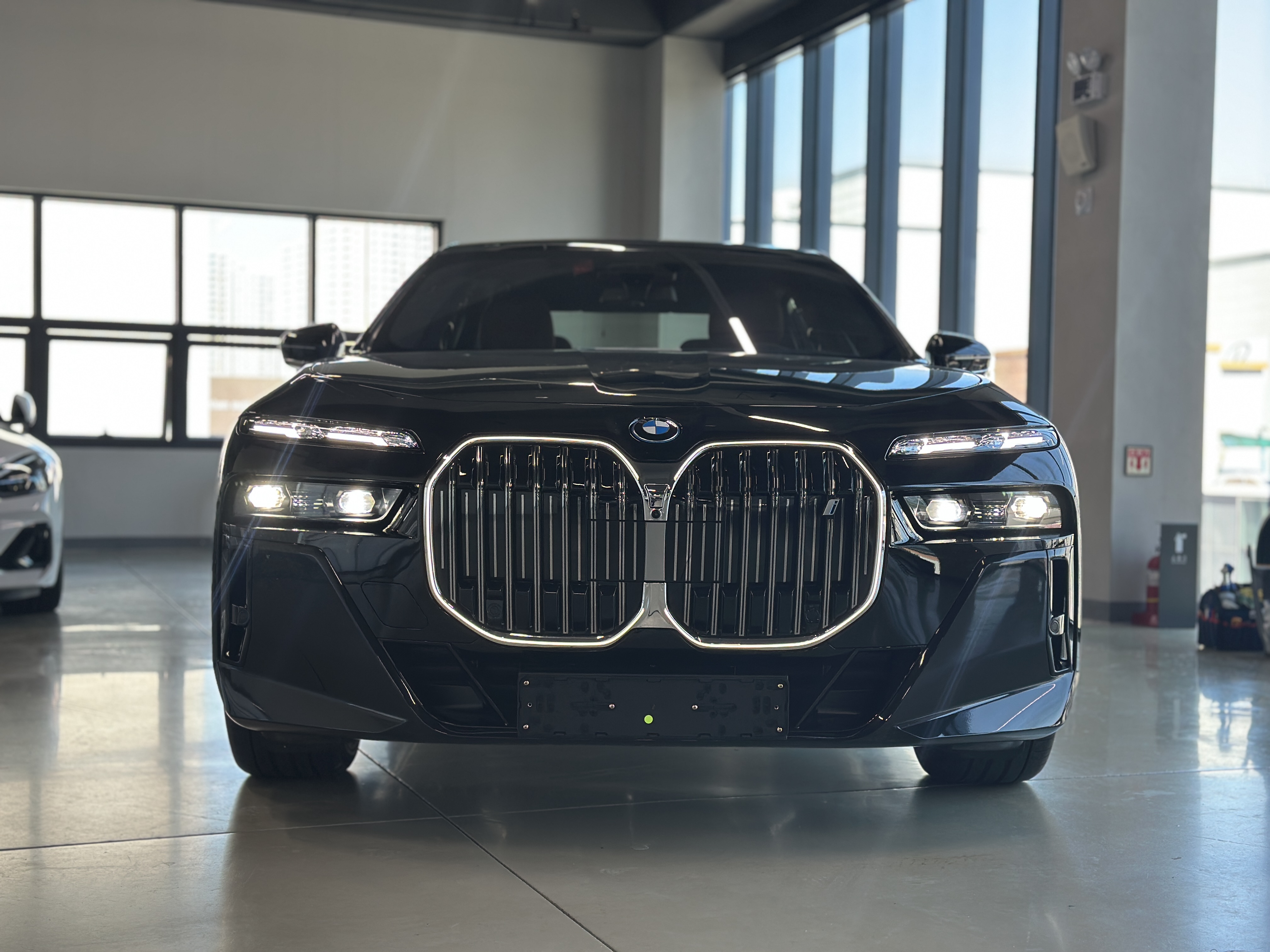 BMW i7 장기렌트 조용한 승차감이 가장 인상적이었습니다.