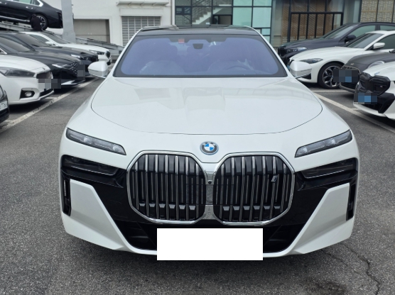BMW i7 리스 박팀장님 추천으로 계약했습니다