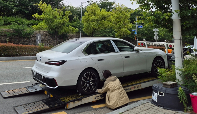 BMW 7시리즈 플러그인 하이브리드 장기렌트 열린견적서 덕분에 부담을 줄였습니다