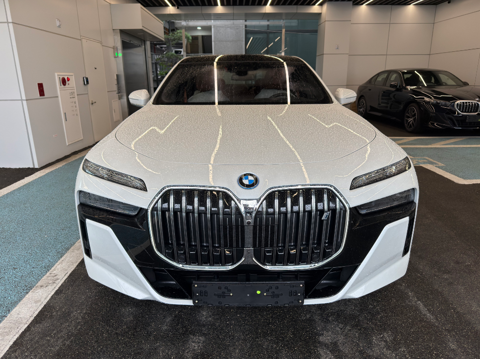 BMW i7 장기렌트로 시작한 아버지와의 사진 다시 찍기